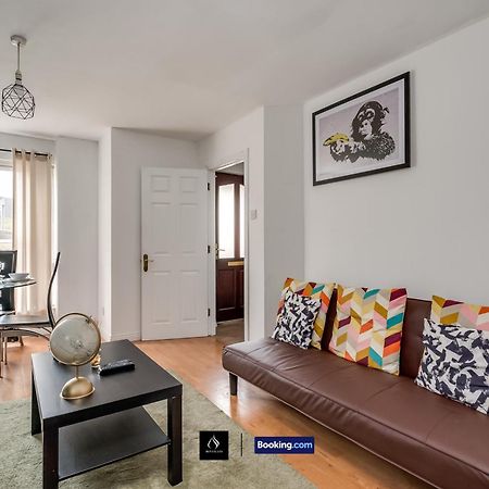 2 Bed House By Boyeilles Apartments Short Lets & Serviced Accommodation Belfast With Balcony & Free Parking Buitenkant foto
