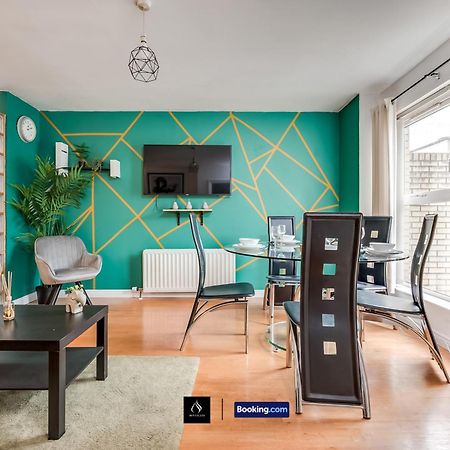 2 Bed House By Boyeilles Apartments Short Lets & Serviced Accommodation Belfast With Balcony & Free Parking Buitenkant foto