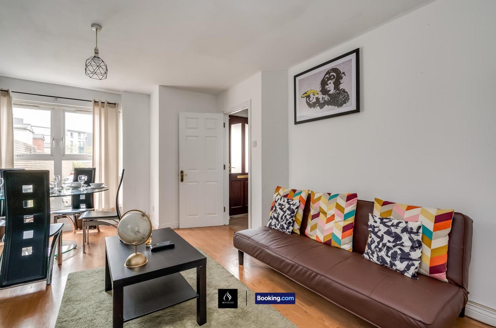2 Bed House By Boyeilles Apartments Short Lets & Serviced Accommodation Belfast With Balcony & Free Parking Buitenkant foto