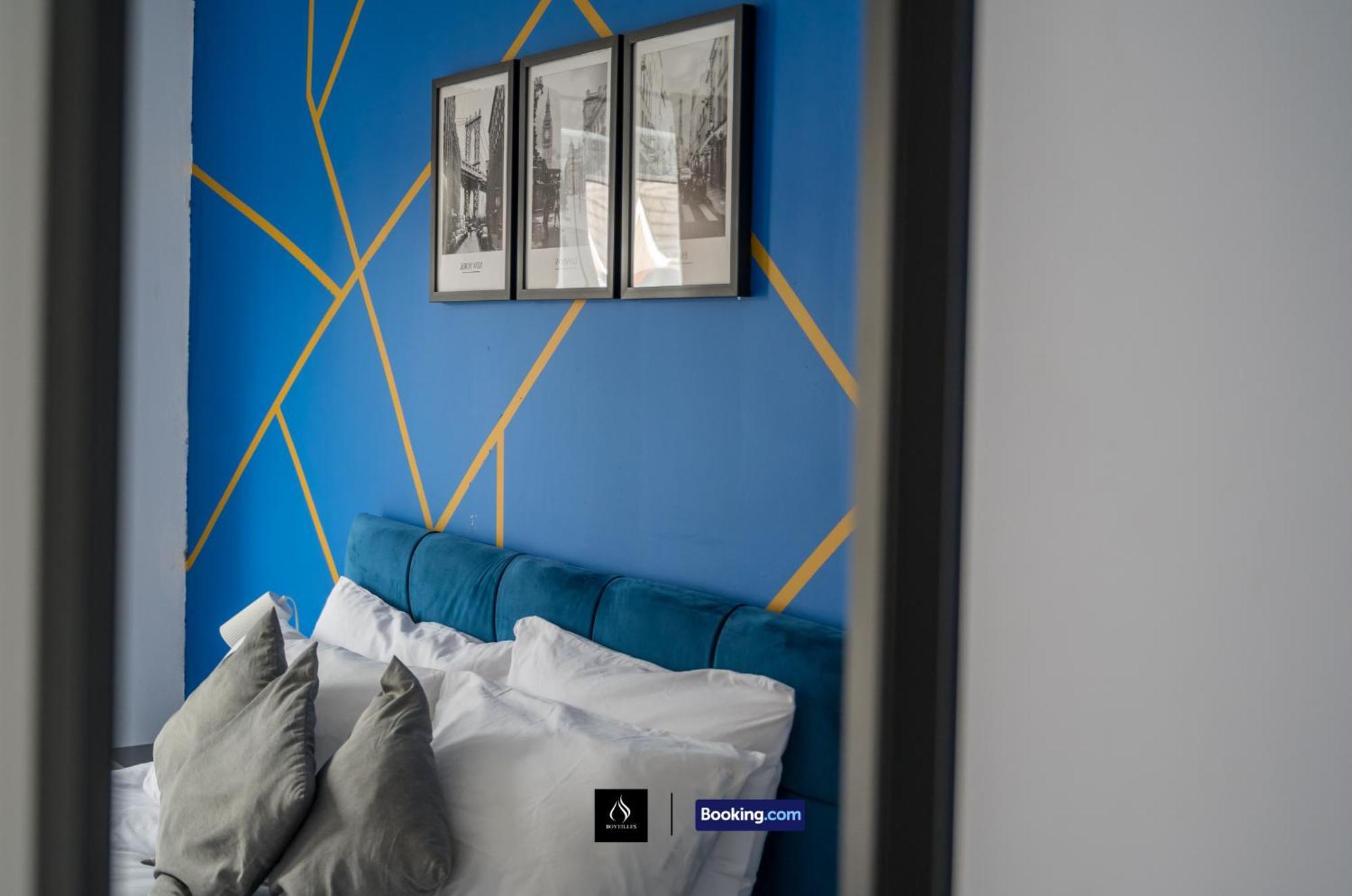 2 Bed House By Boyeilles Apartments Short Lets & Serviced Accommodation Belfast With Balcony & Free Parking Buitenkant foto
