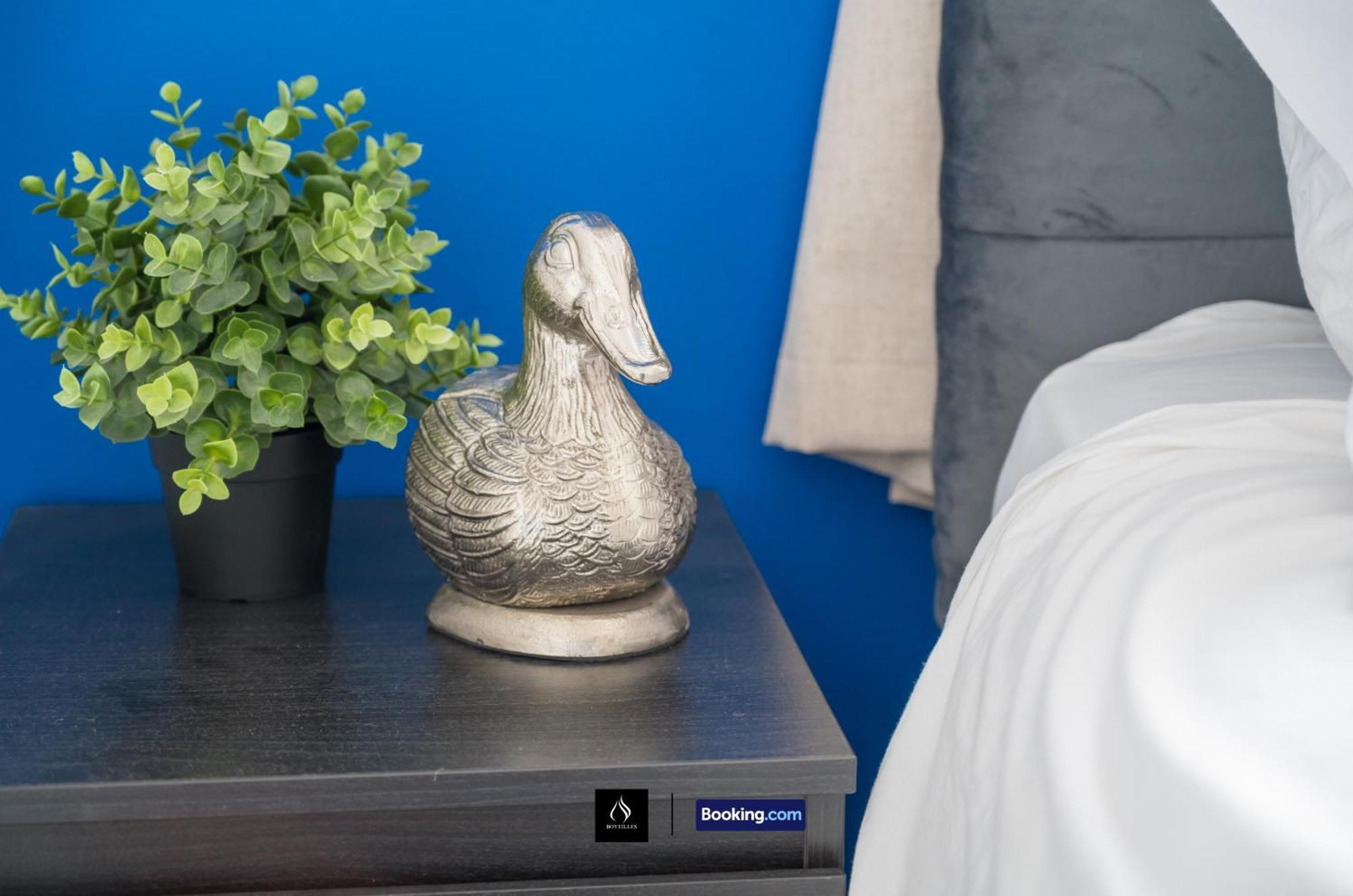 2 Bed House By Boyeilles Apartments Short Lets & Serviced Accommodation Belfast With Balcony & Free Parking Buitenkant foto