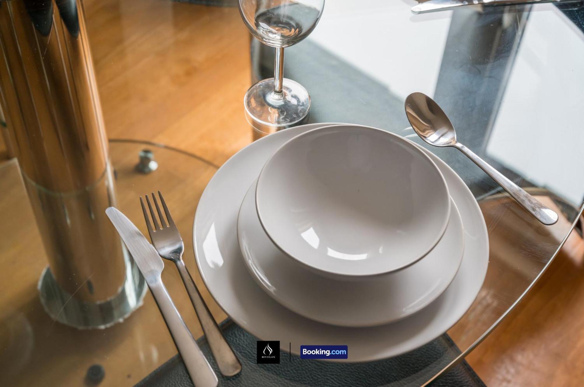 2 Bed House By Boyeilles Apartments Short Lets & Serviced Accommodation Belfast With Balcony & Free Parking Buitenkant foto