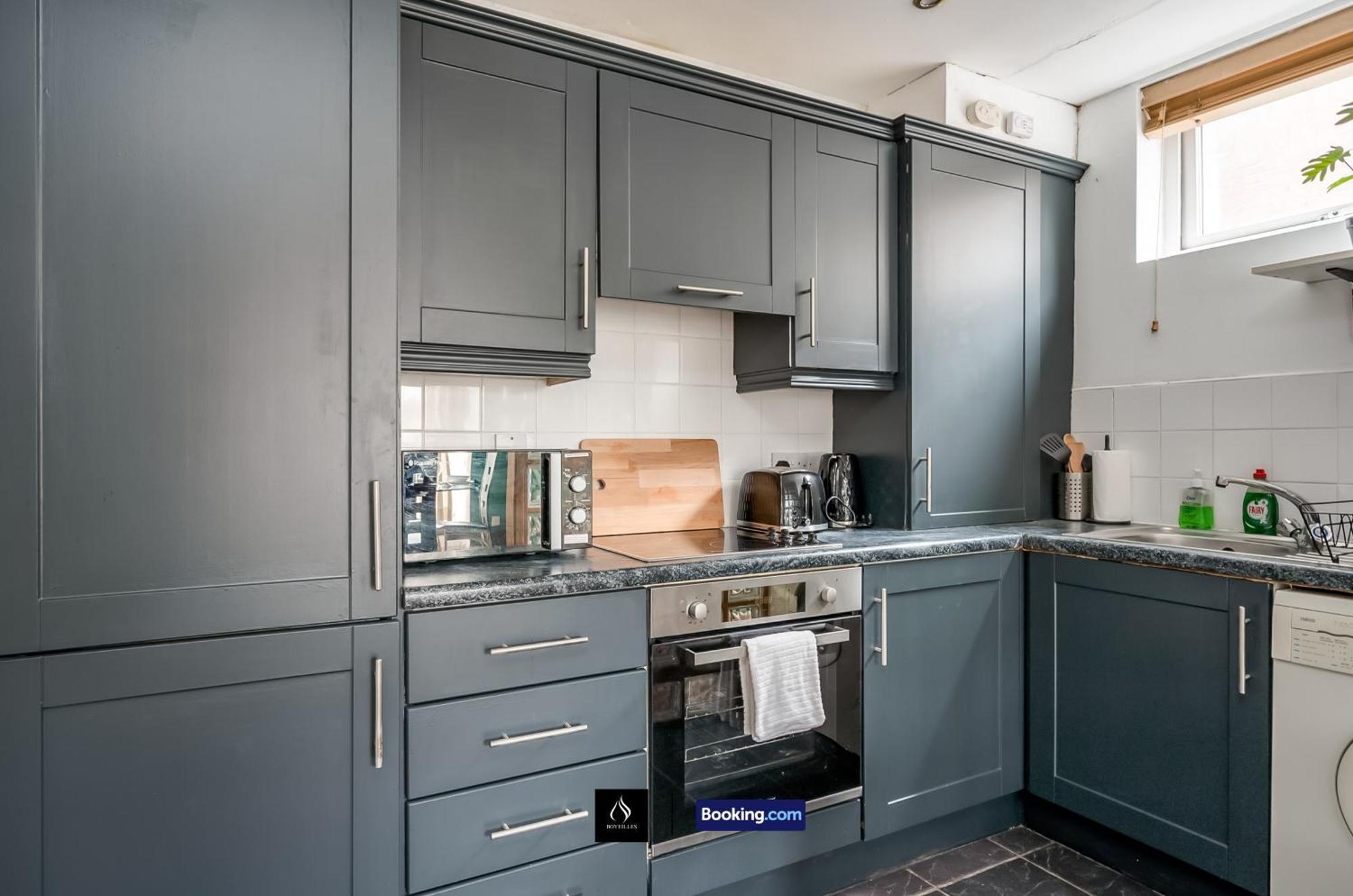 2 Bed House By Boyeilles Apartments Short Lets & Serviced Accommodation Belfast With Balcony & Free Parking Buitenkant foto