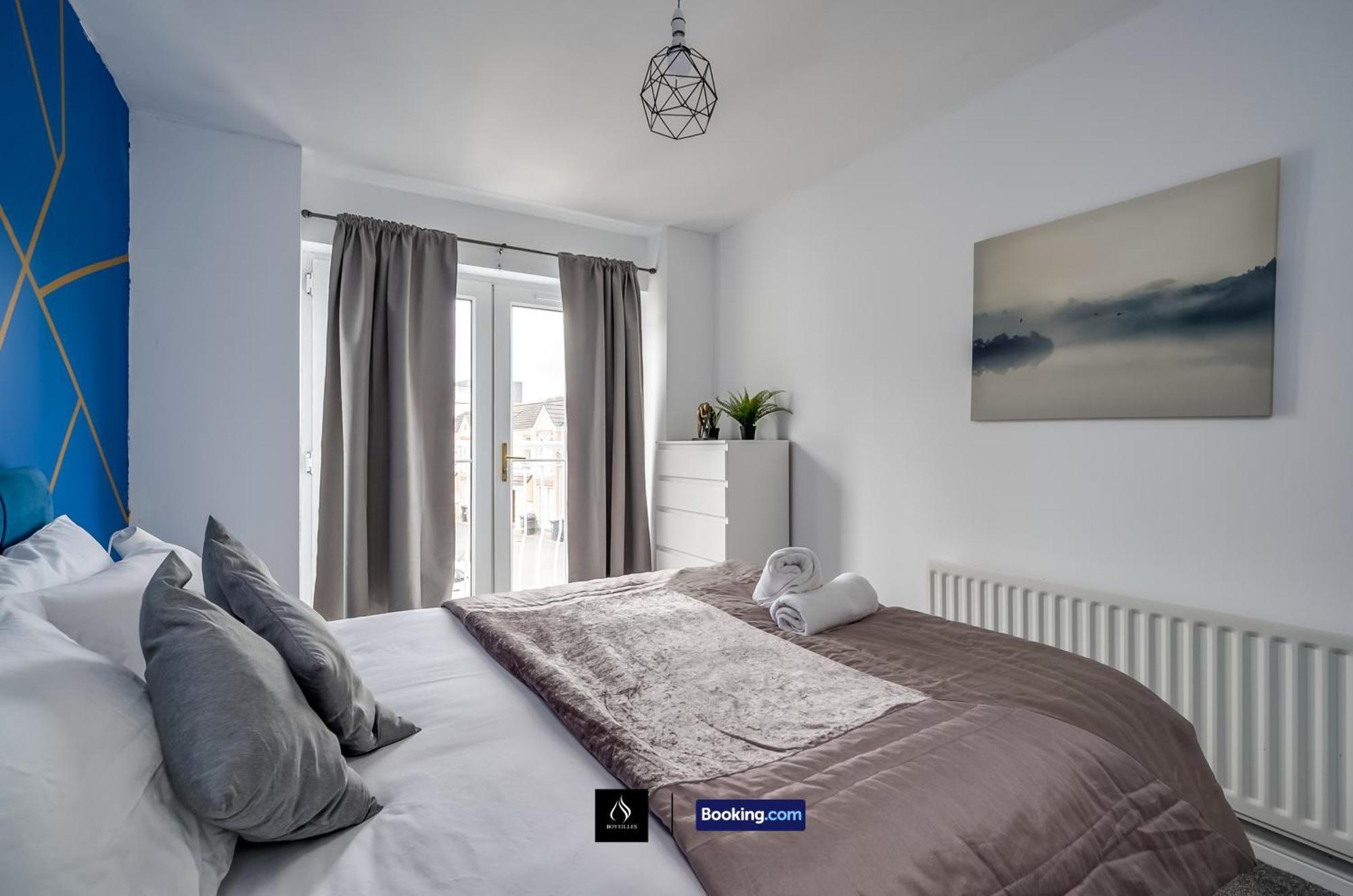 2 Bed House By Boyeilles Apartments Short Lets & Serviced Accommodation Belfast With Balcony & Free Parking Buitenkant foto