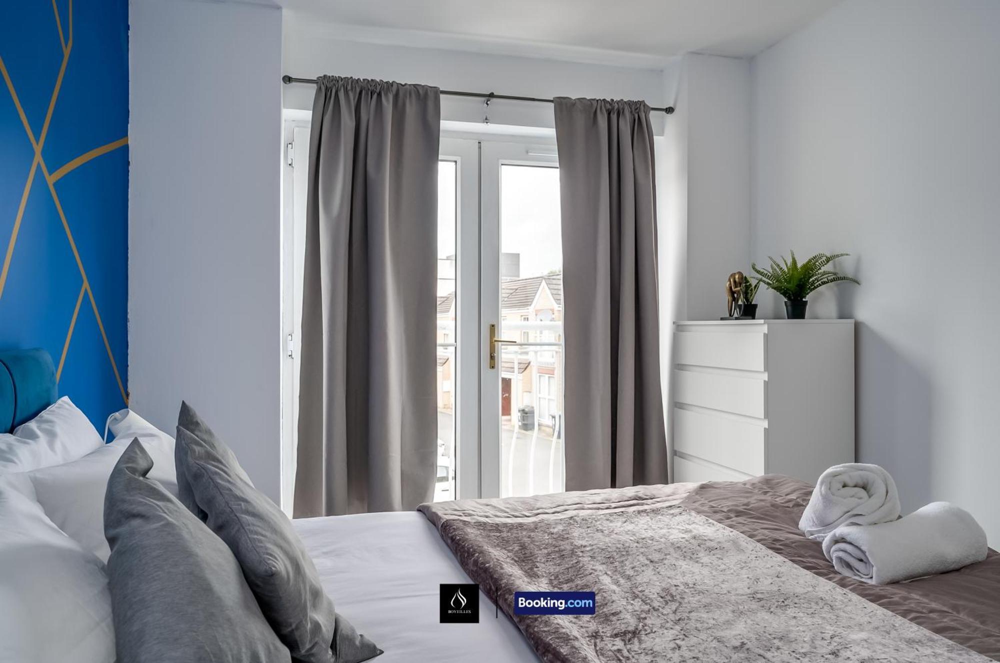 2 Bed House By Boyeilles Apartments Short Lets & Serviced Accommodation Belfast With Balcony & Free Parking Buitenkant foto