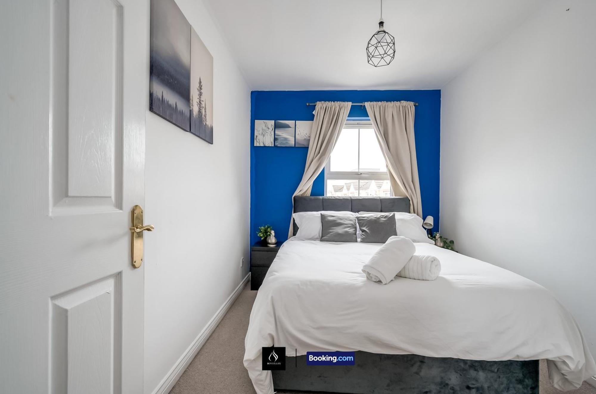 2 Bed House By Boyeilles Apartments Short Lets & Serviced Accommodation Belfast With Balcony & Free Parking Buitenkant foto