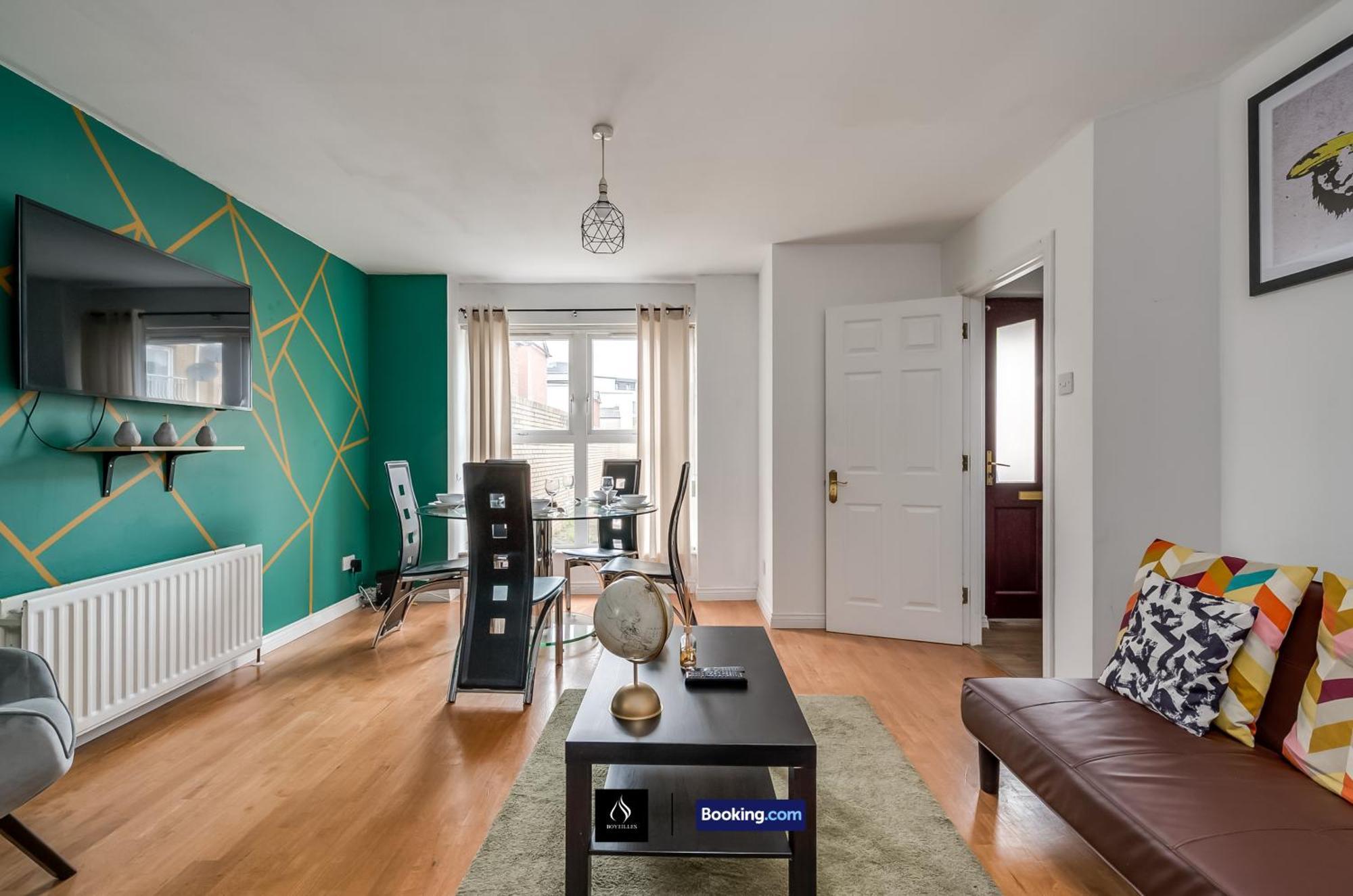 2 Bed House By Boyeilles Apartments Short Lets & Serviced Accommodation Belfast With Balcony & Free Parking Buitenkant foto