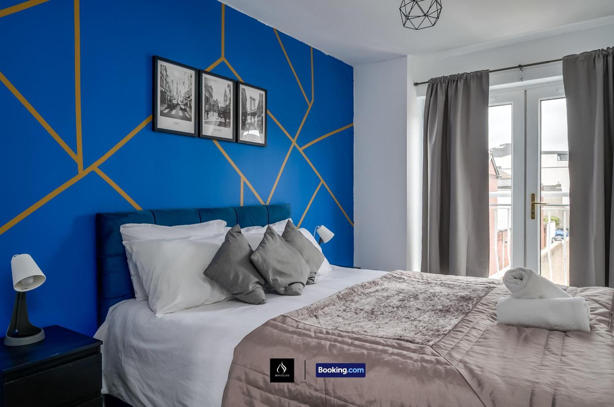2 Bed House By Boyeilles Apartments Short Lets & Serviced Accommodation Belfast With Balcony & Free Parking Buitenkant foto