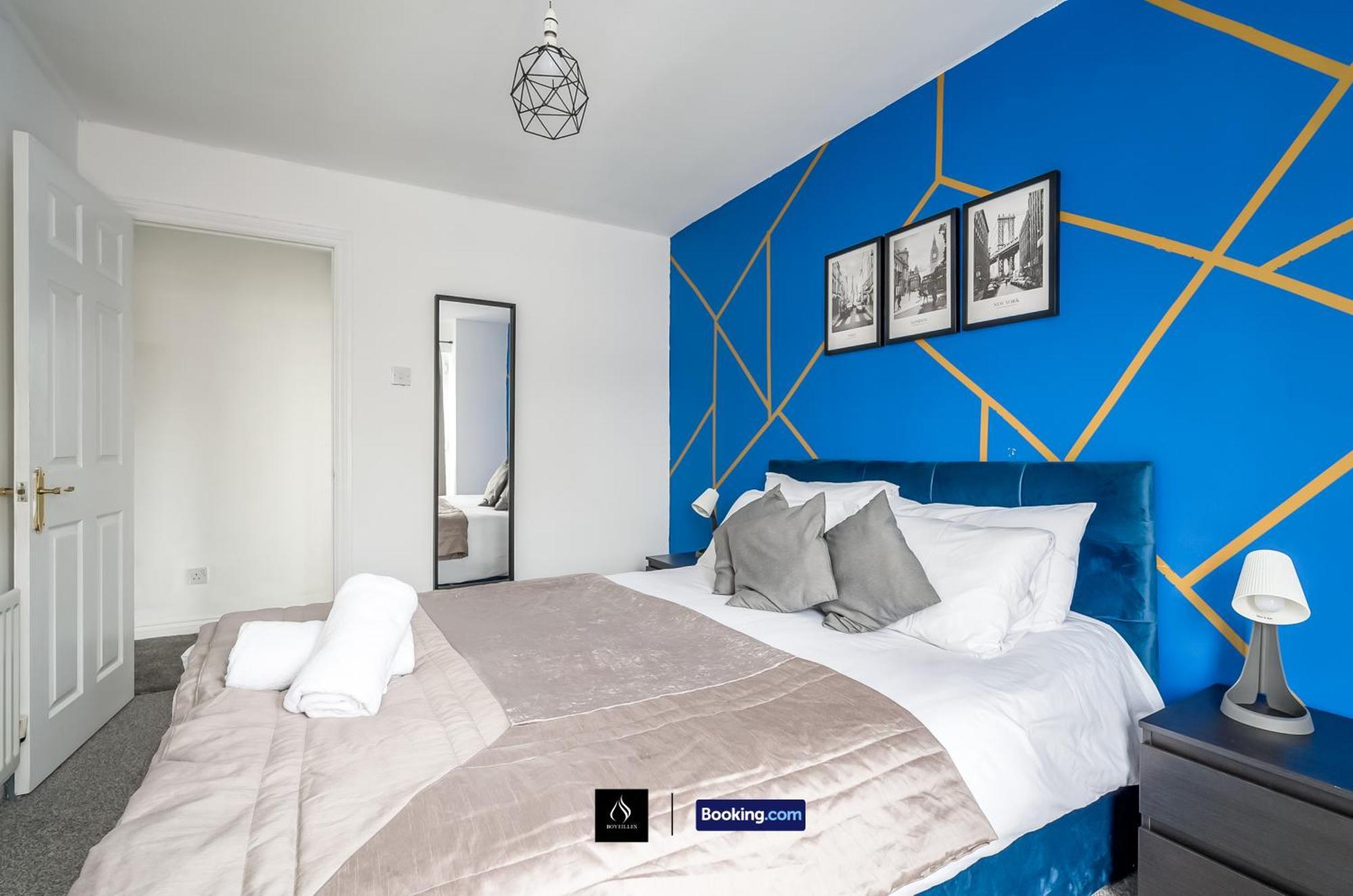 2 Bed House By Boyeilles Apartments Short Lets & Serviced Accommodation Belfast With Balcony & Free Parking Buitenkant foto
