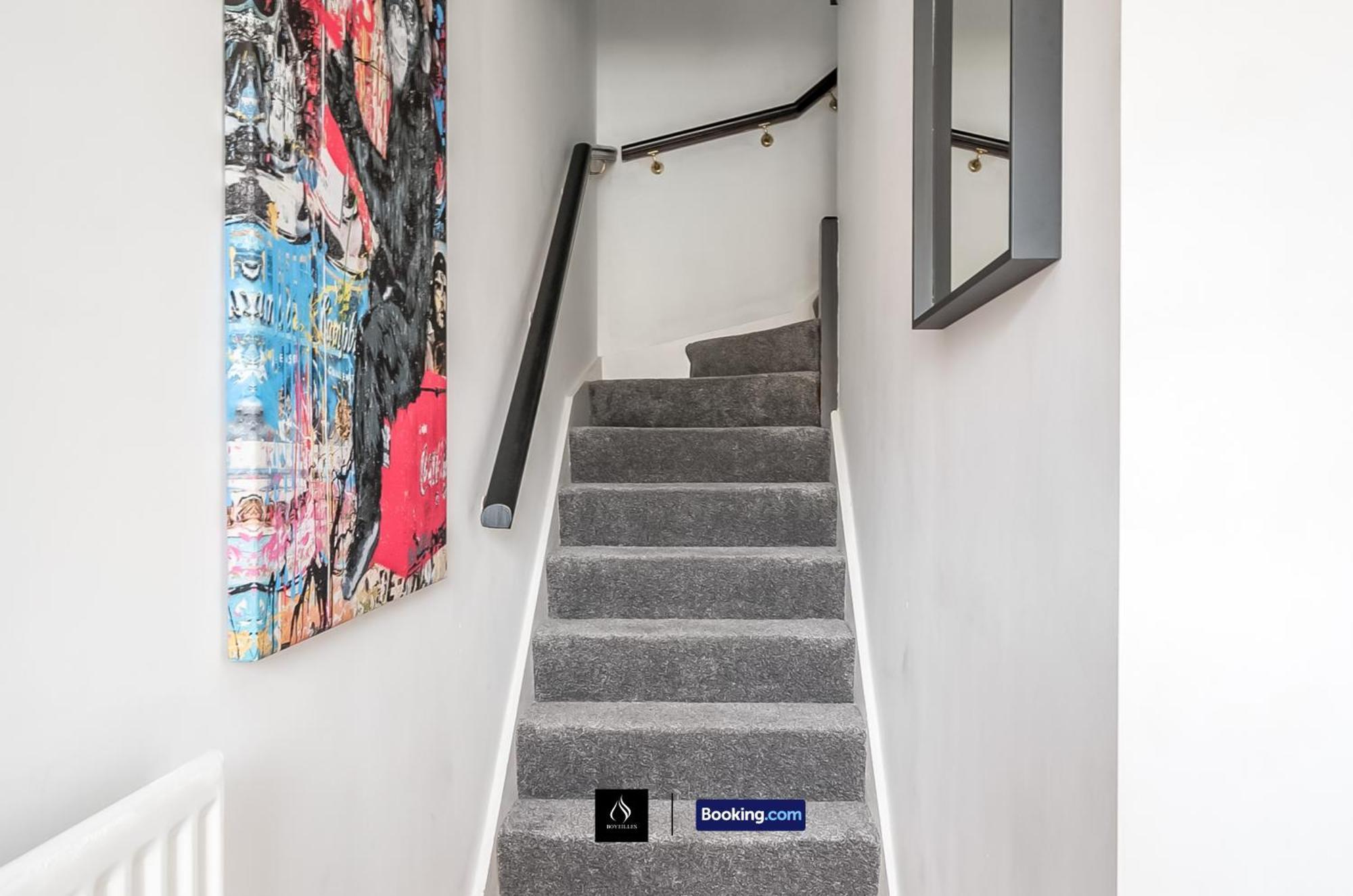 2 Bed House By Boyeilles Apartments Short Lets & Serviced Accommodation Belfast With Balcony & Free Parking Buitenkant foto
