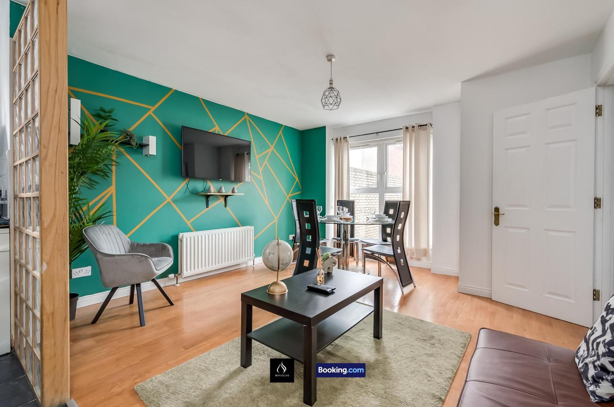 2 Bed House By Boyeilles Apartments Short Lets & Serviced Accommodation Belfast With Balcony & Free Parking Buitenkant foto