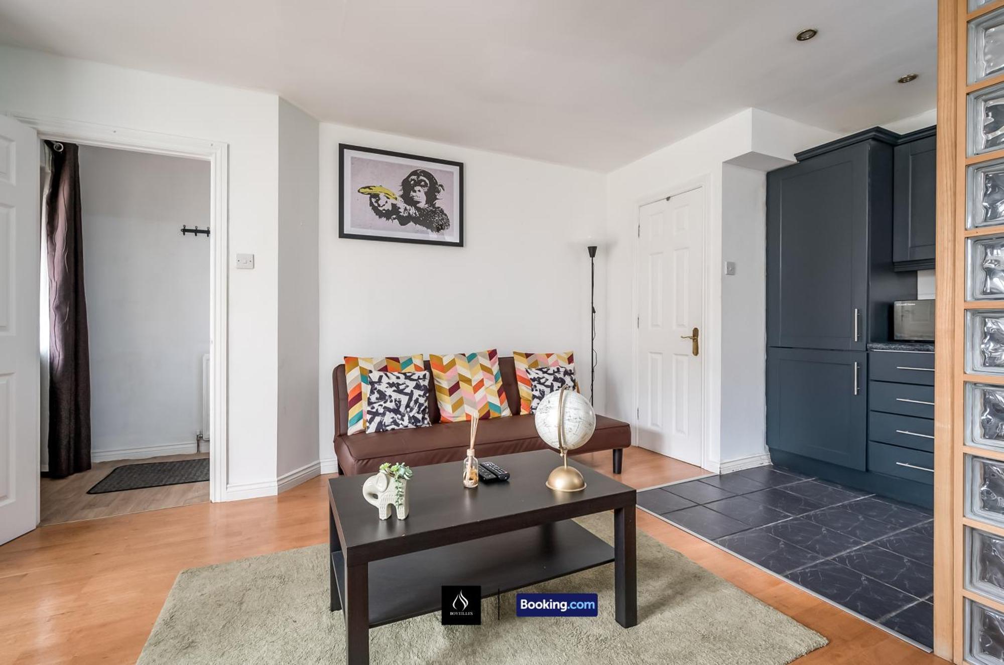 2 Bed House By Boyeilles Apartments Short Lets & Serviced Accommodation Belfast With Balcony & Free Parking Buitenkant foto